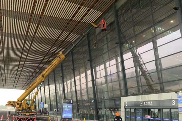 襄州玻璃幕墙维护和保养